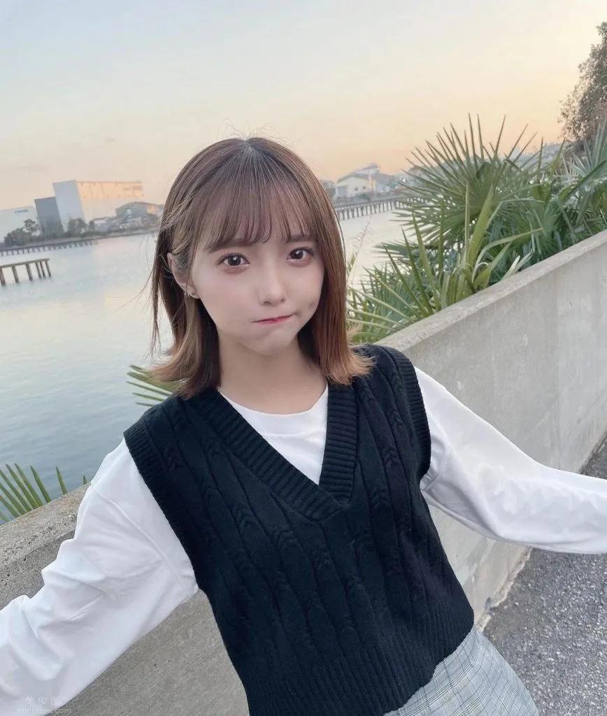 宽松男友风，散发甜美慵懒气质，可爱到爆的樱花妹子福山梨乃