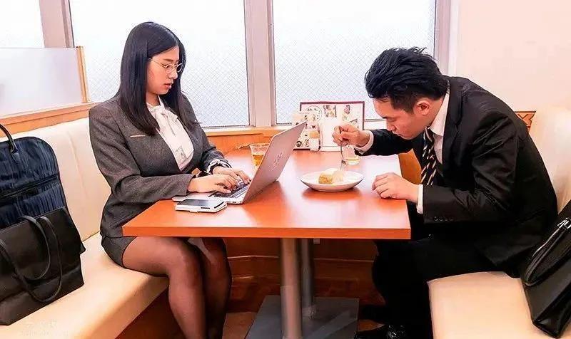 春菜花：XXX大无脑，主动送上门的“K号车灯”傻白甜，少见的丰满美女