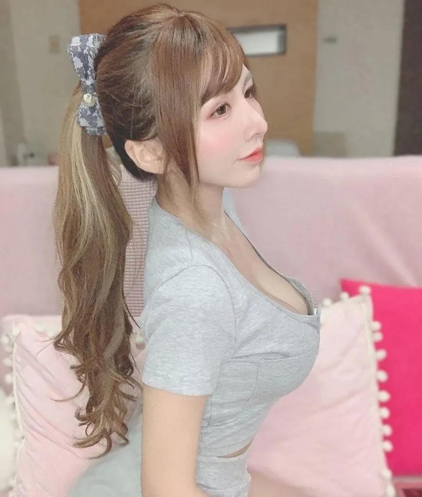 美女化身人体摇奶雪克机,周念薰特调真·波霸奶茶!