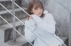 宽松男友风，散发甜美慵懒气质，可爱到爆的樱花妹子福山梨乃