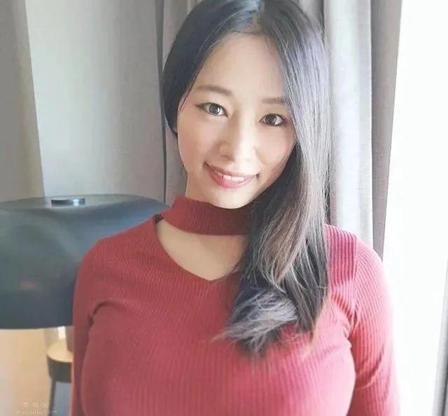 春菜花：XXX大无脑，主动送上门的“K号车灯”傻白甜，少见的丰满美女