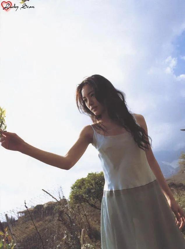 漂亮姐姐仲间由纪惠20岁复古胶片写真分享