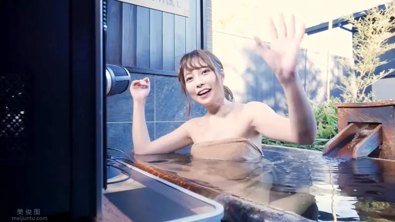 正妹泡汤大玩《要塞英雄》比赛很紧张但温泉又很放松