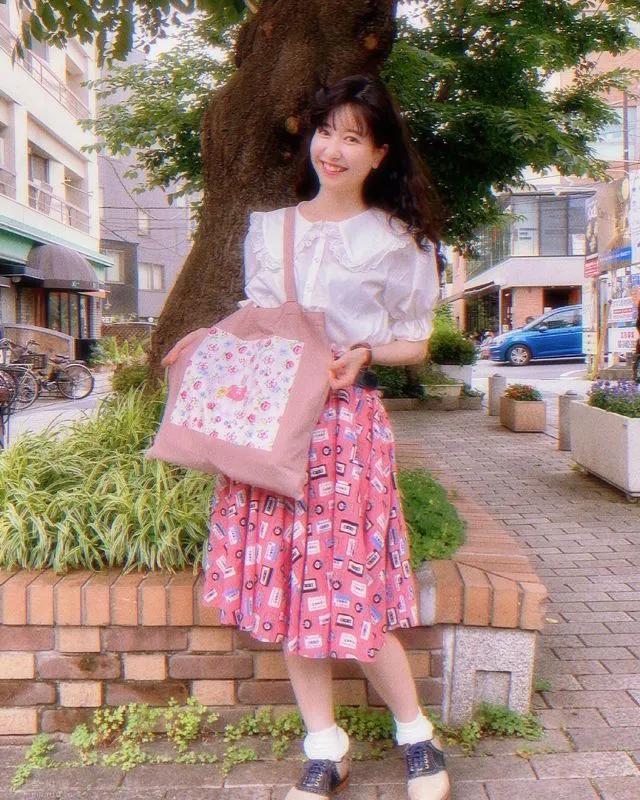 穿越时空而来的《昭和女子》不畏异样眼光坚持复古装扮!