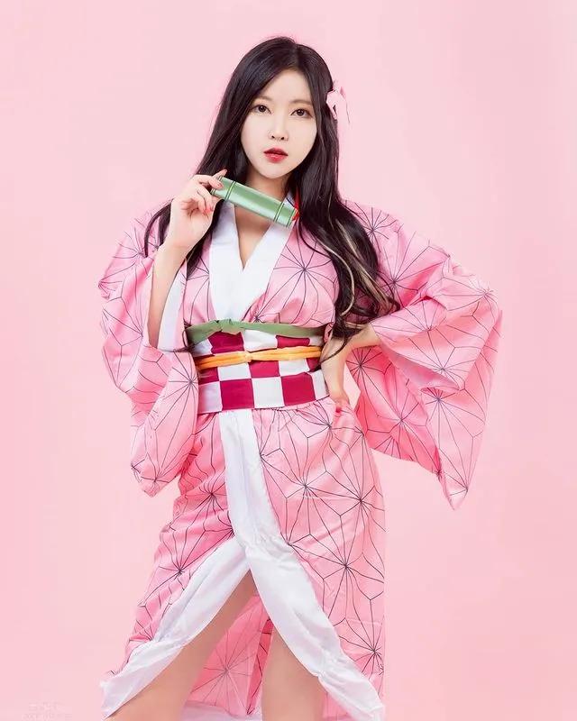 《韩国车模COS祢豆子长大模样》妩媚性感谁娶到谁幸福!