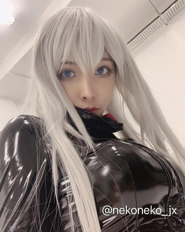 新加坡香妹《Nekoneko JX》效仿动漫女神动作让人想当「扶手」!