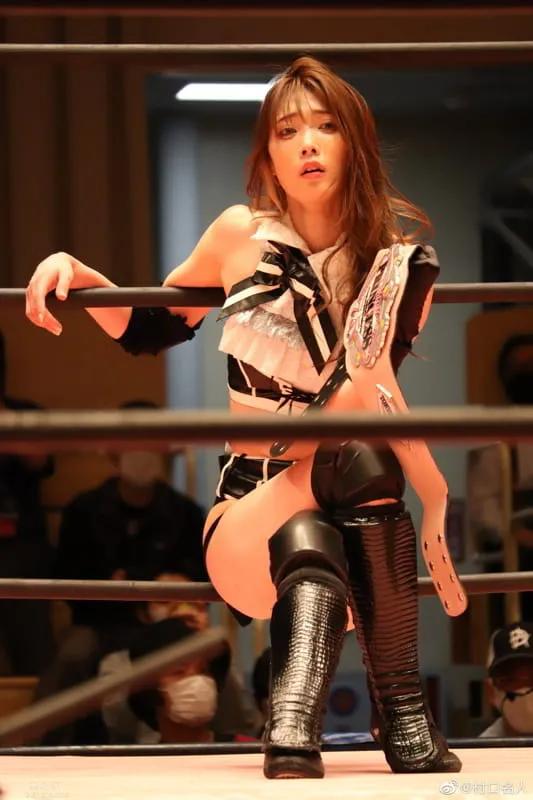 日本美女摔角选手《赤井沙希》华丽外型号称「摔角界林志玲」!