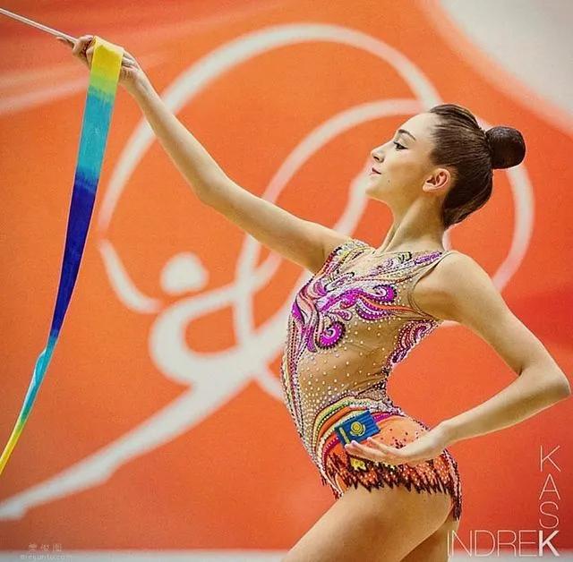 体操正妹《Alina Adilkhanova》挑战极限成灵异照片!