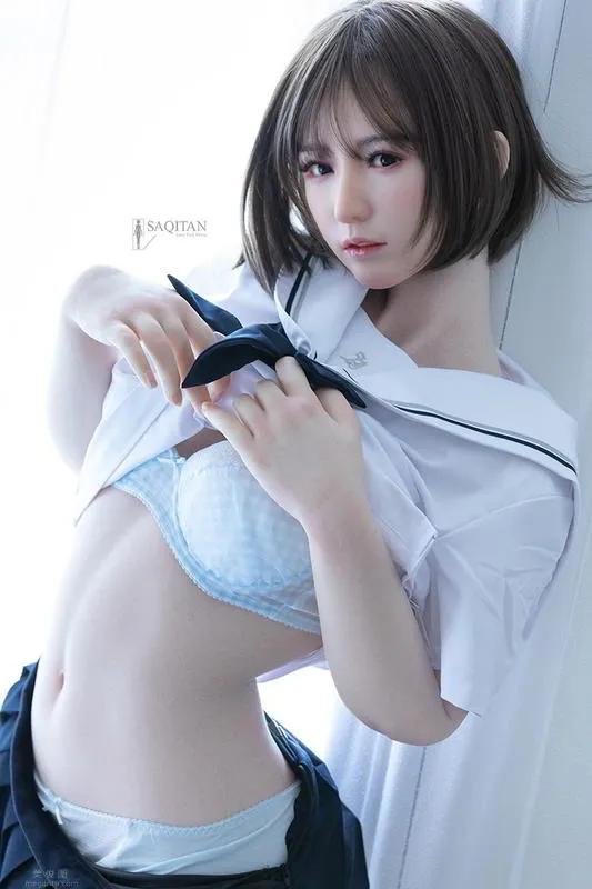 日本摄影师《硅胶娃娃写真集》比真人还好随意摆布！