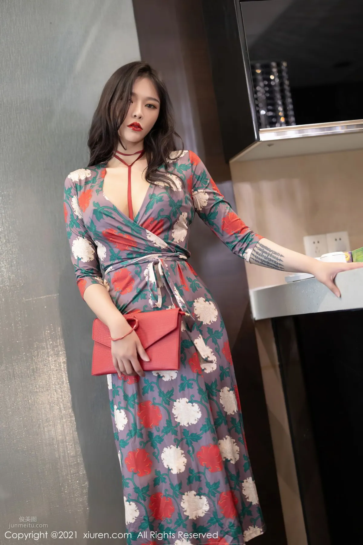 冷艳美人娜比 华丽雍容的长裙