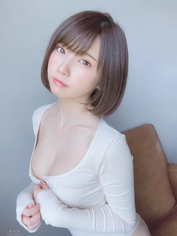 人气宅男女神《Enako》占满８月份各家周刊头版！