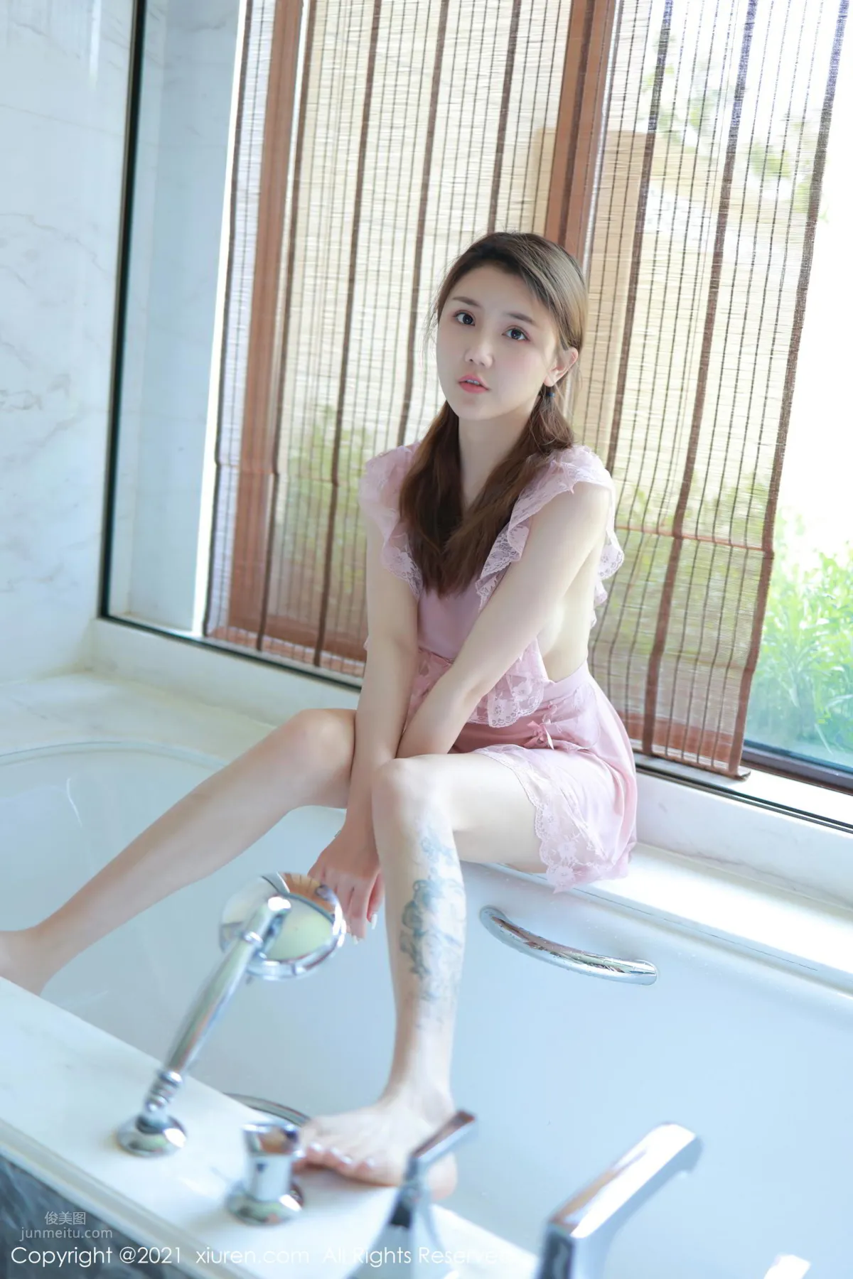 双马尾女孩夏西CiCi 粉色女仆浴室湿身