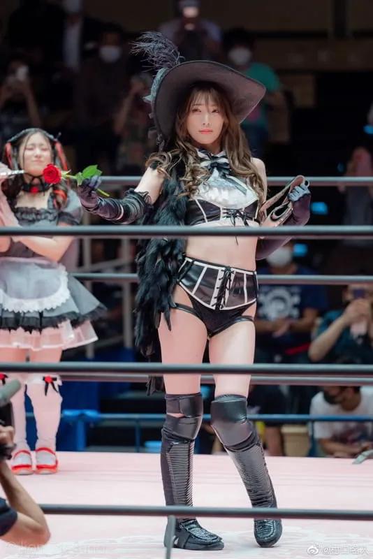 日本美女摔角选手《赤井沙希》华丽外型号称「摔角界林志玲」!