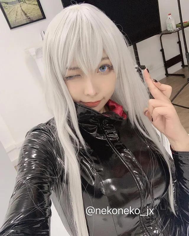 新加坡香妹《Nekoneko JX》效仿动漫女神动作让人想当「扶手」!