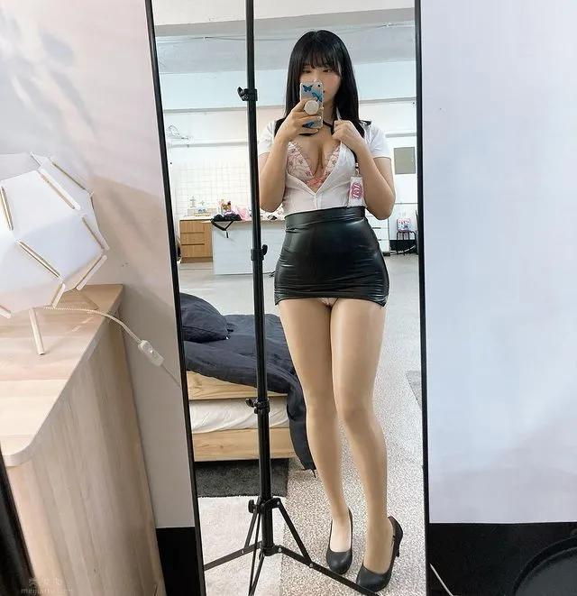 邪恶的侧抬腿!韩国辣妹《Hana》求主人的驯服!