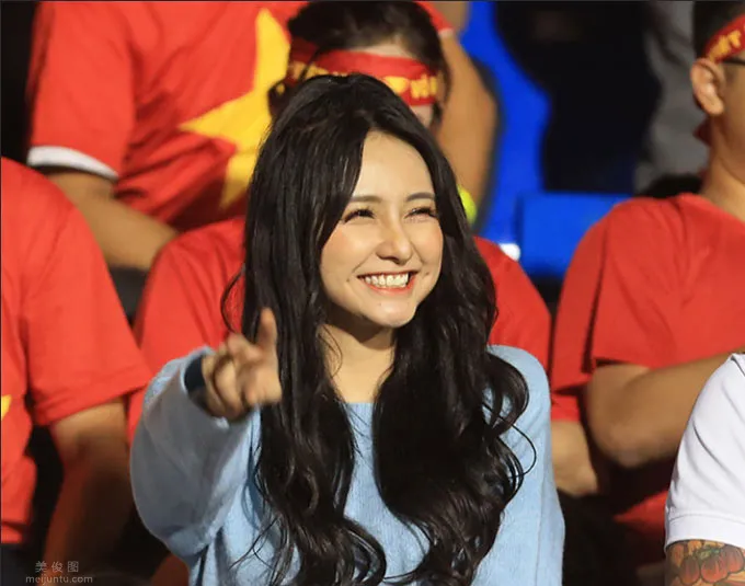 泳装辣度破表！越南女ＤＪ《Jenny Ye?n》甜美笑颜身材却很火爆！