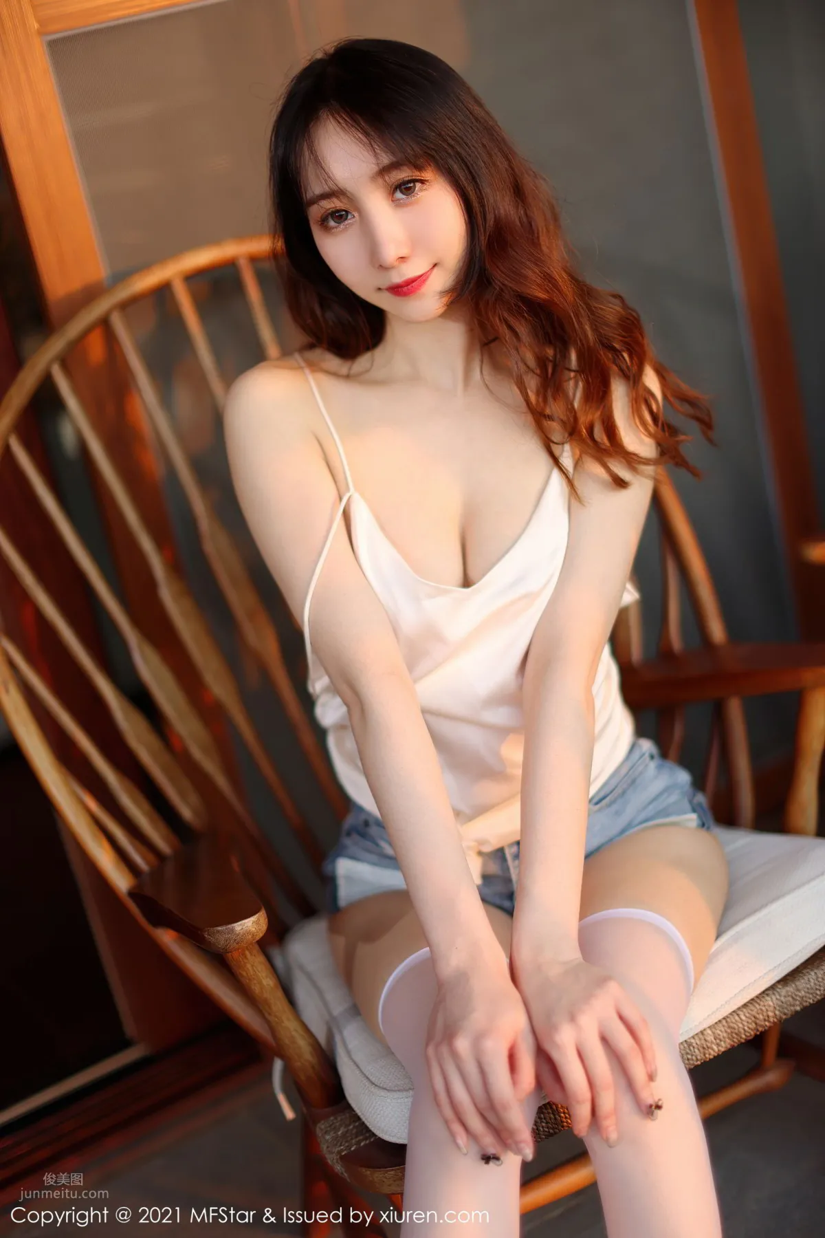 水水er的丽江旅拍 洁白的吊裙与牛仔裤