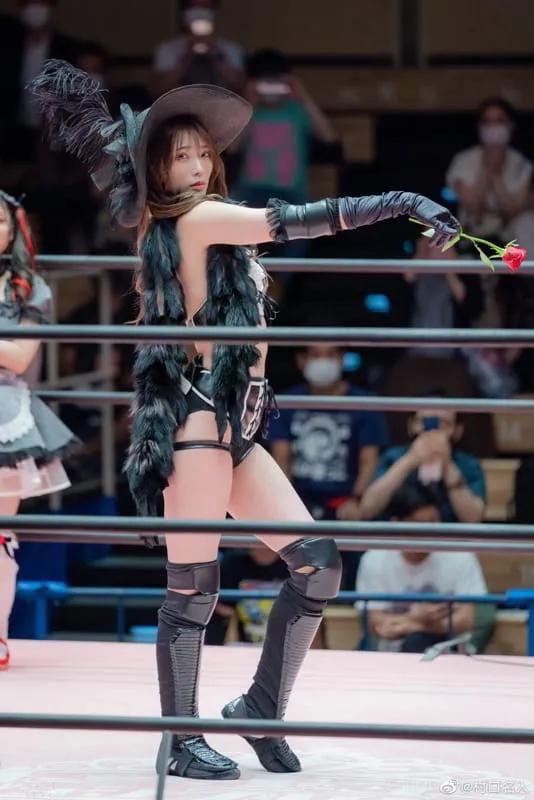 日本美女摔角选手《赤井沙希》华丽外型号称「摔角界林志玲」!