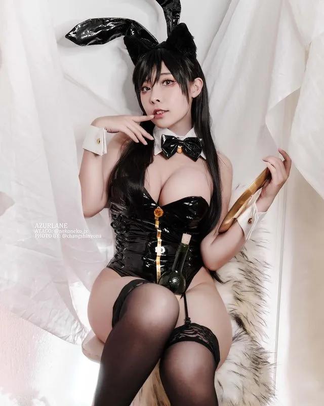 新加坡香妹《Nekoneko JX》效仿动漫女神动作让人想当「扶手」!