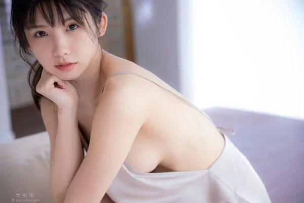 人气宅男女神《Enako》占满８月份各家周刊头版！