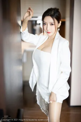 女神王馨瑶yanni 洁白耀眼抹胸服饰