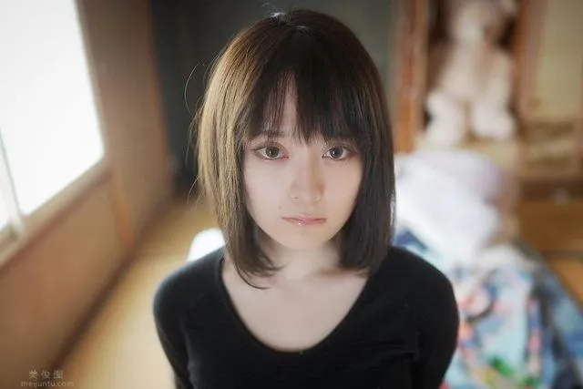 「破产女子」的乡村日子！有人要和正妹辛苦生活吗？