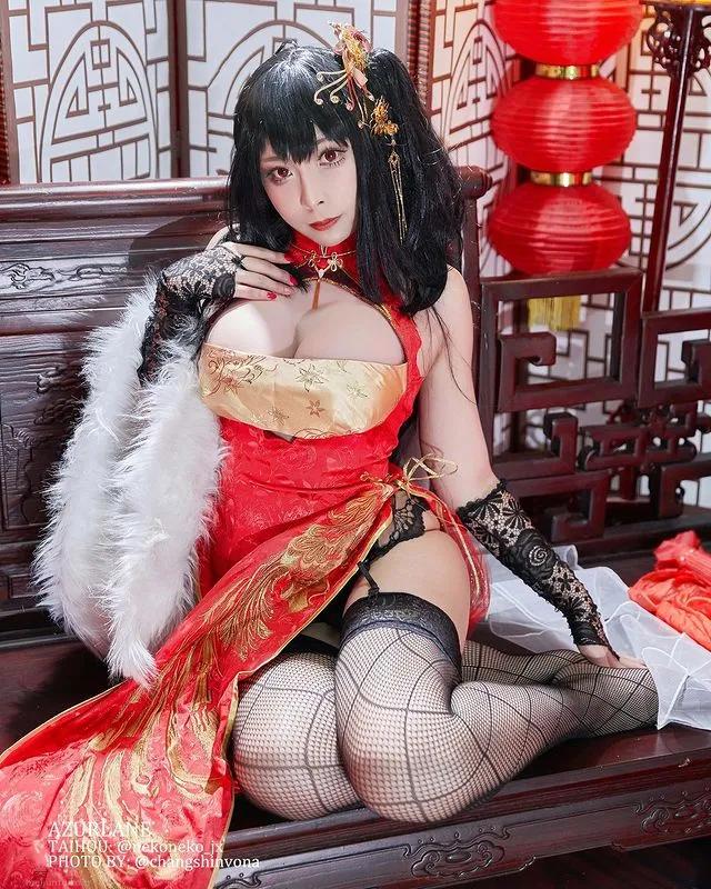 新加坡香妹《Nekoneko JX》效仿动漫女神动作让人想当「扶手」!