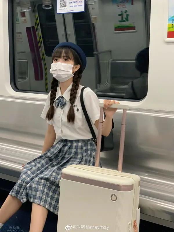 最新潮流？《女高中生ＪＫ制服新穿法》裙子秒变上衣惹争议！