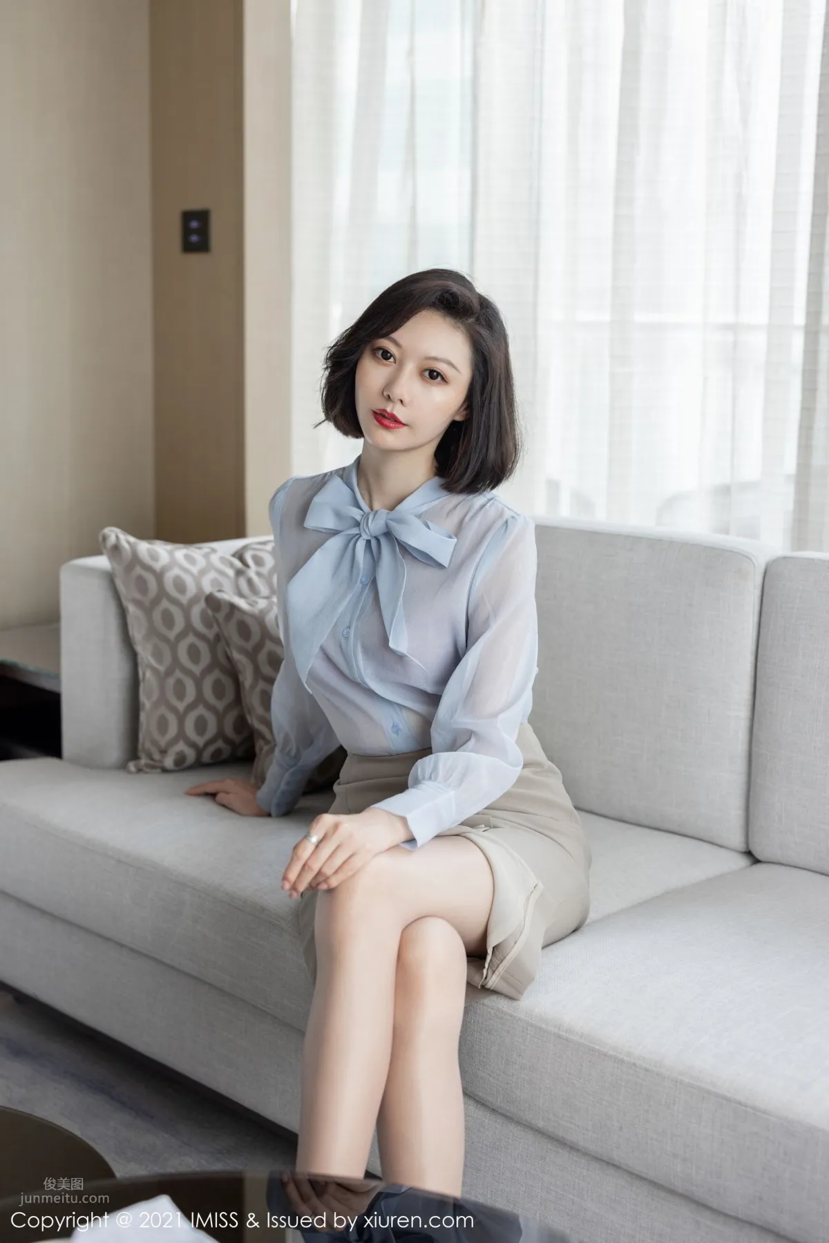 气质美女艺轩 暖色调的氛围