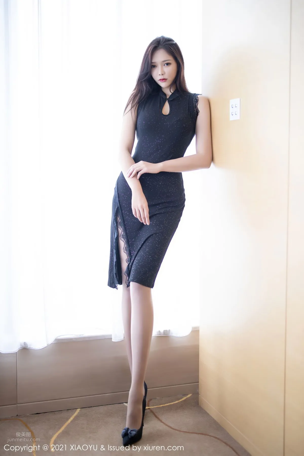 冷艳美人娜比 优雅多姿的礼裙