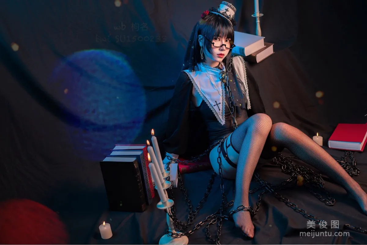 [网红Coser] 逐月su 《修女》 写真集