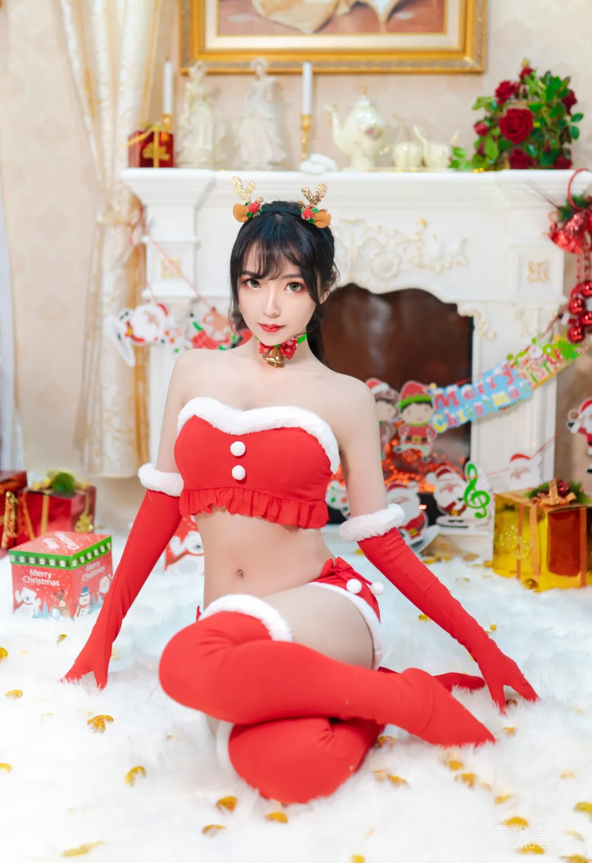 网红Coser妍子坚不可摧 《圣诞礼物》 写真集