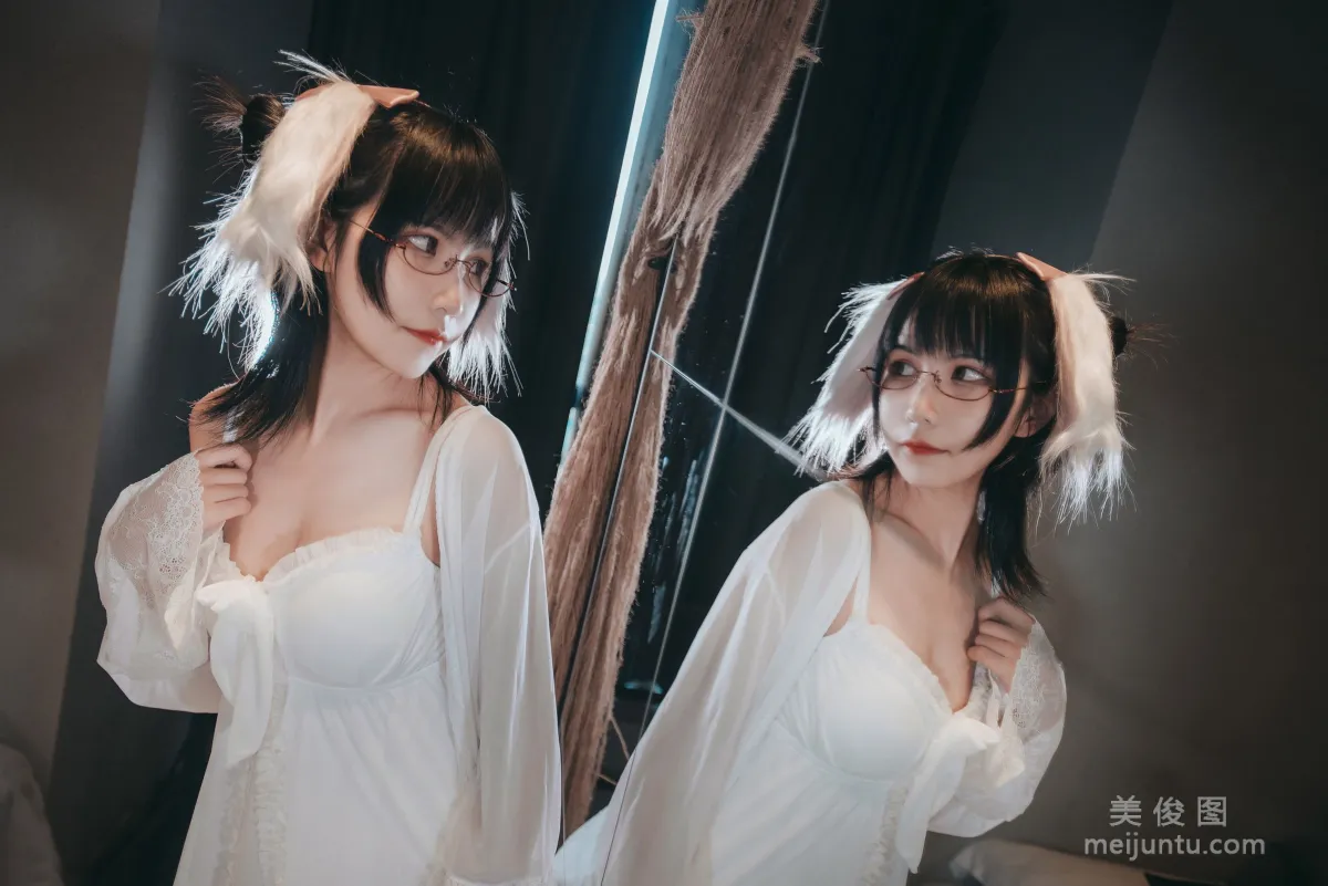 COSER模特逐月su 《睡衣兔子》 写真集