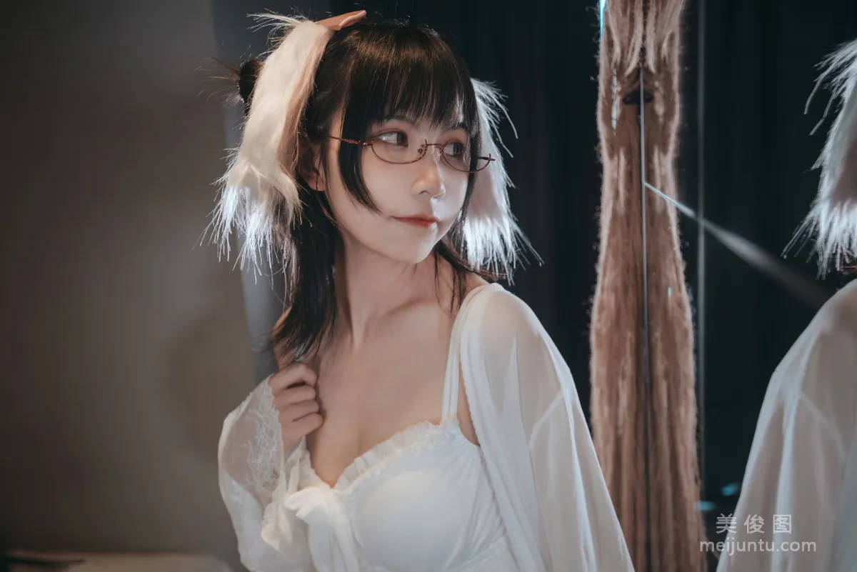 COSER模特逐月su 《睡衣兔子》 写真集