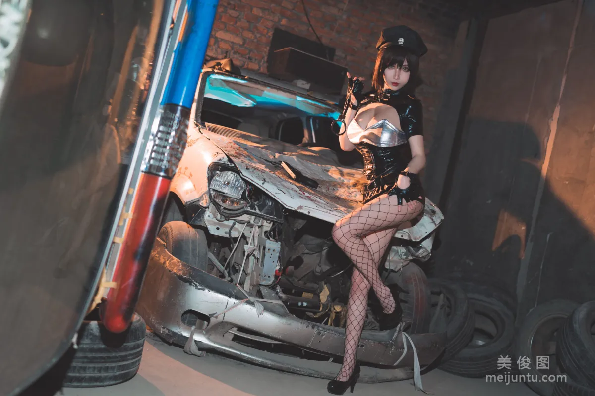 rioko凉凉子 《实习警察》 写真集