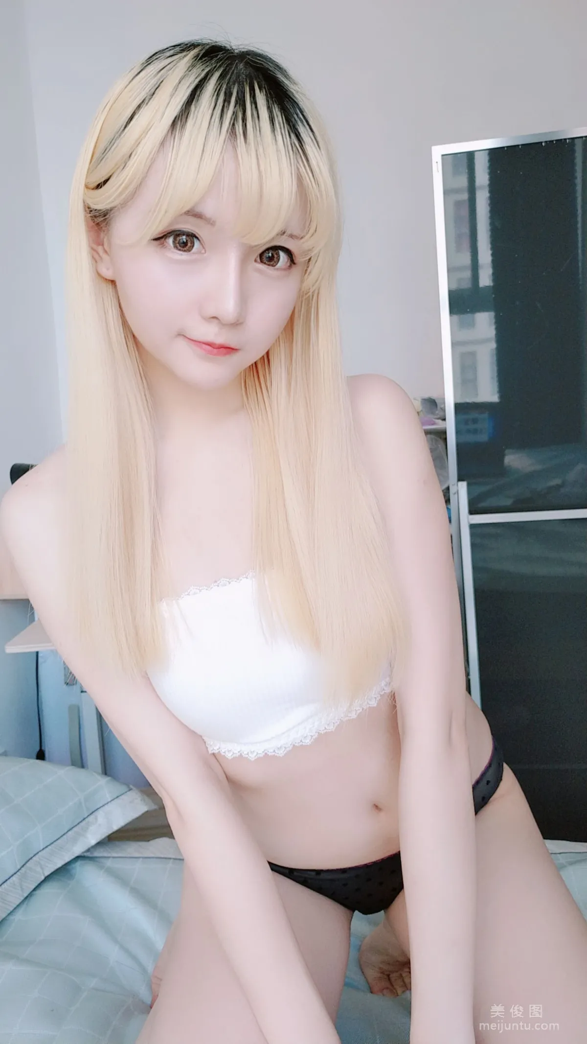[网红Coser] 星之迟迟 《白衬衣》 写真集