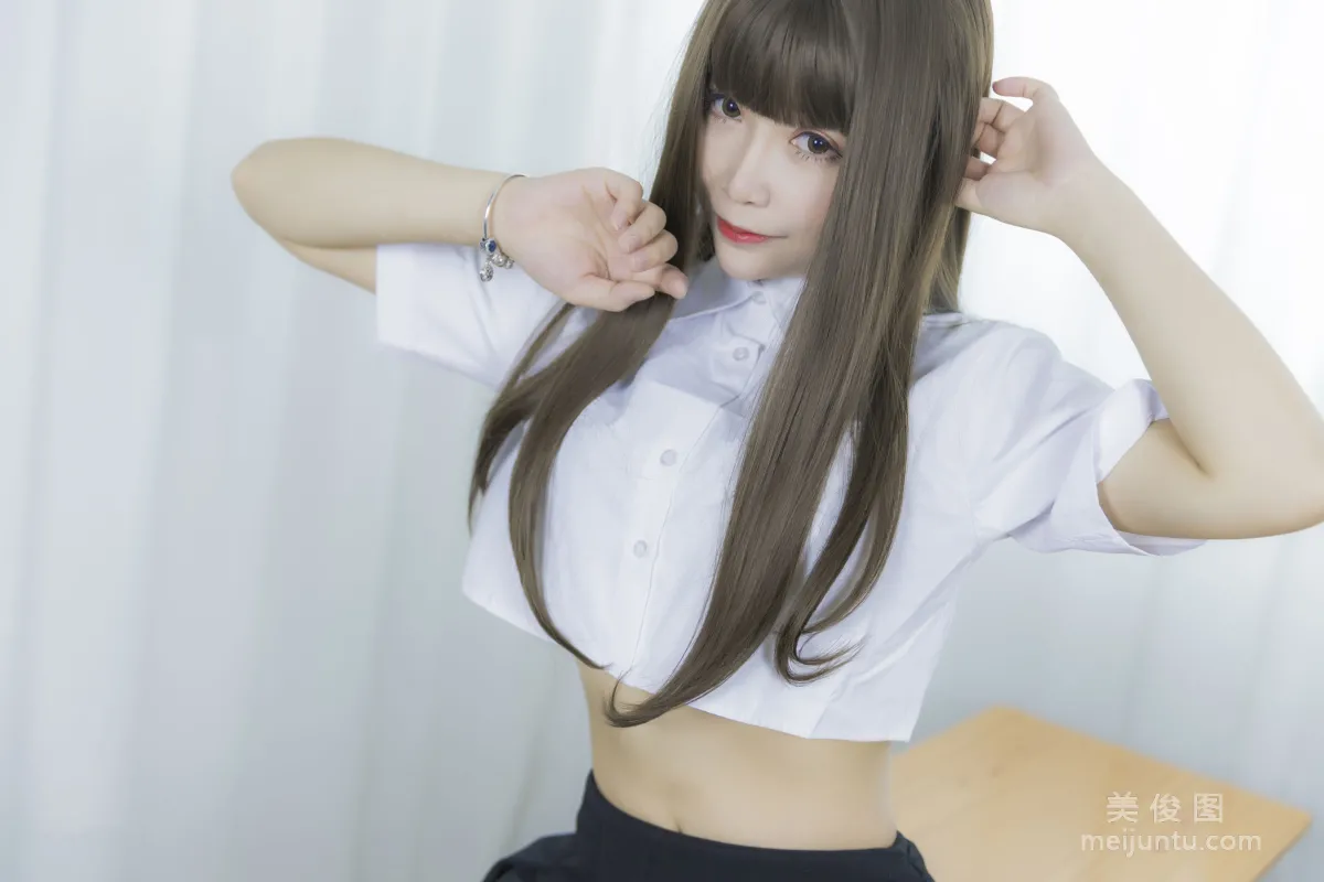 Coser妹子抱走莫子aa 《等你下课》 写真集
