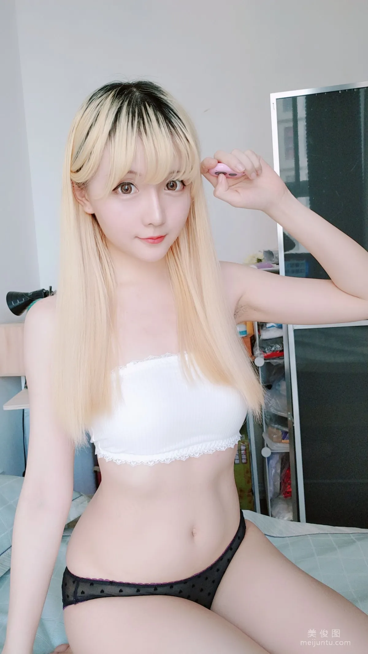[网红Coser] 星之迟迟 《白衬衣》 写真集