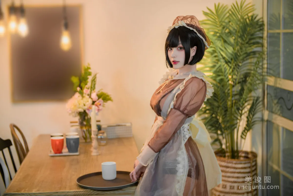 Coser起司块wii 《棕色透明装女仆》 写真集