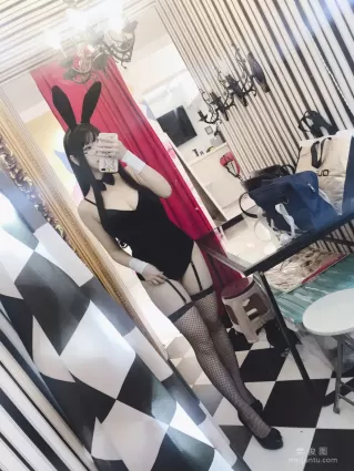 [网红Coser] 雪晴Astra 《眼镜兔子扮演》 写真集