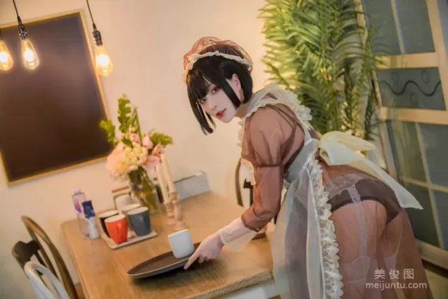 Coser起司块wii 《棕色透明装女仆》 写真集