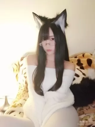 曉美媽(晓美嫣) 《拆家二哈》 写真集
