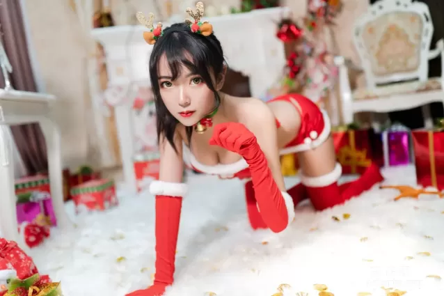 网红Coser妍子坚不可摧 《圣诞礼物》 写真集