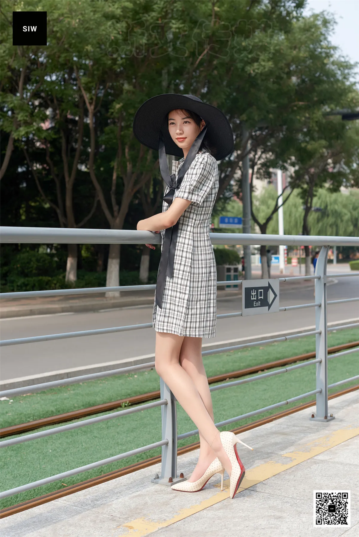 [斯文传媒SIW] 丽莉 《月台少女》 写真集