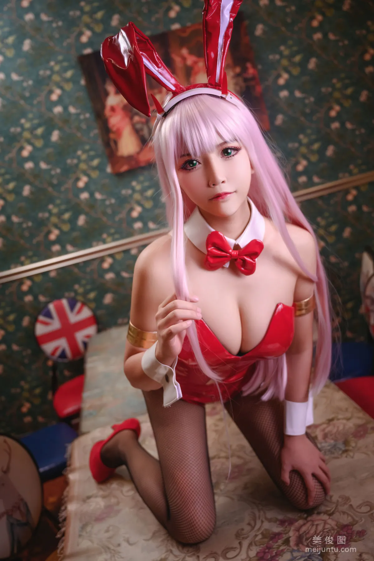 抱走莫子aa 《黑网兔女郎》 写真集