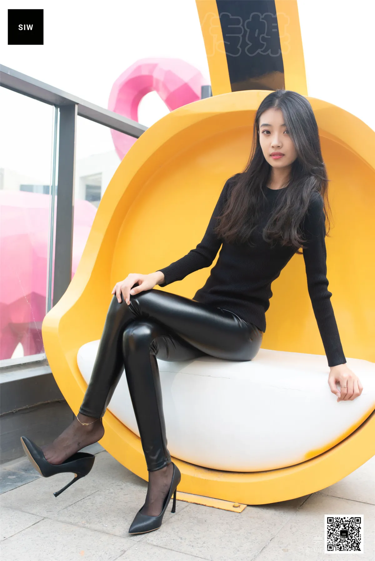 [斯文传媒SIW] 蓉儿 《皮裤里丝》 写真集