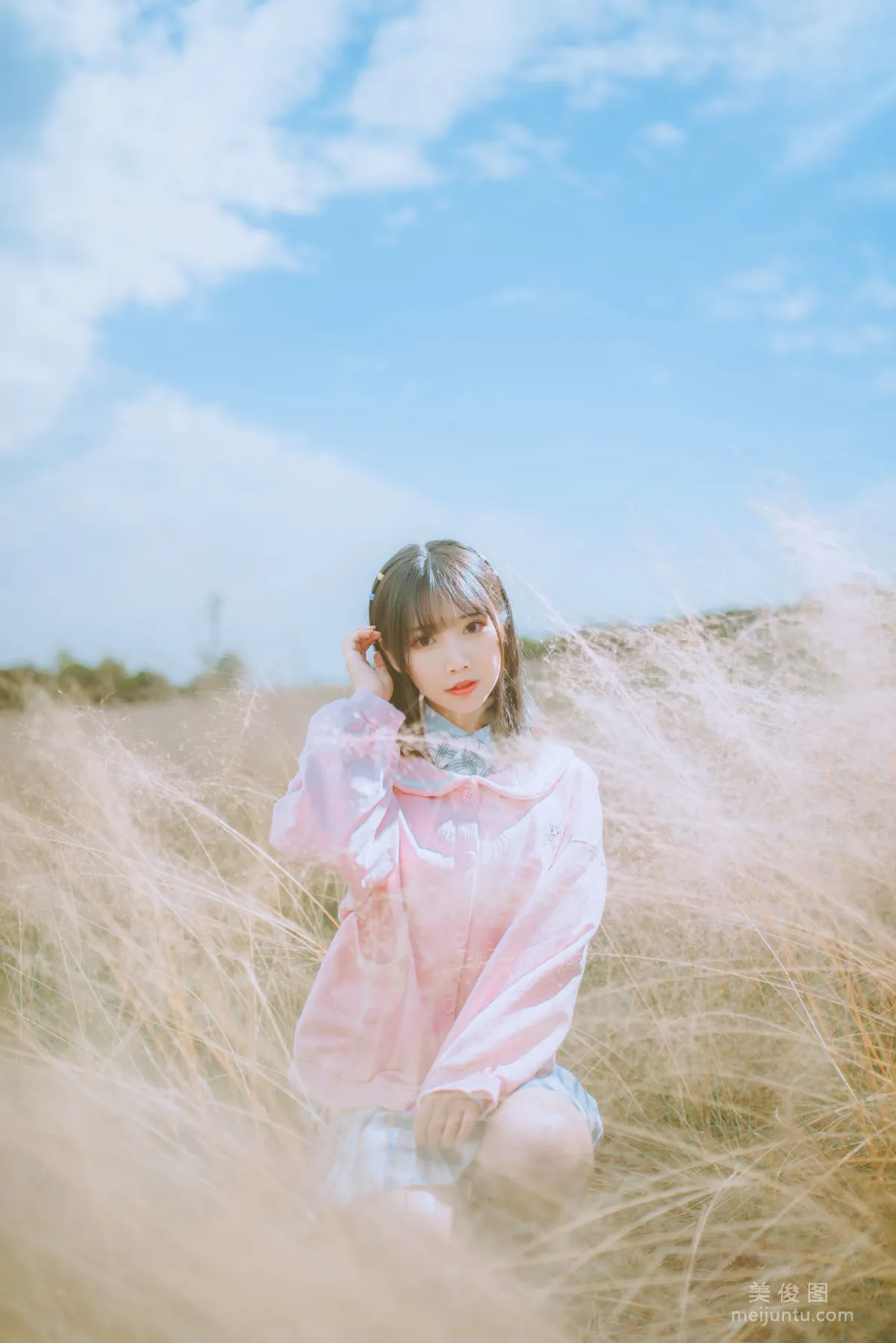 人气Coser面饼仙儿 《粉黛草JK》 写真集