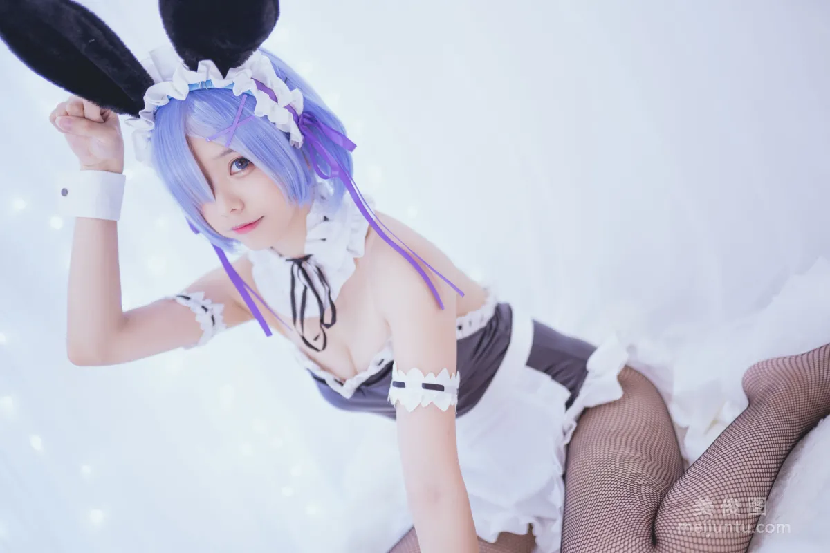 小野妹子w 《蕾姆 兔女郎》 写真集