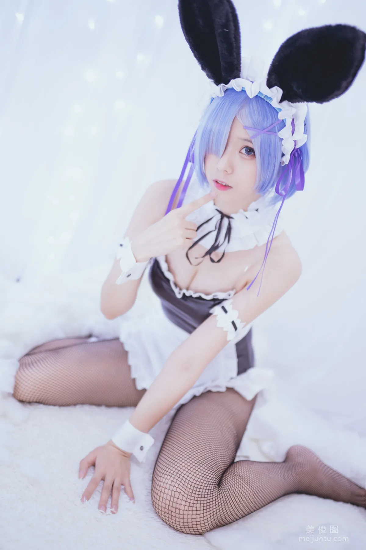 小野妹子w 《蕾姆 兔女郎》 写真集