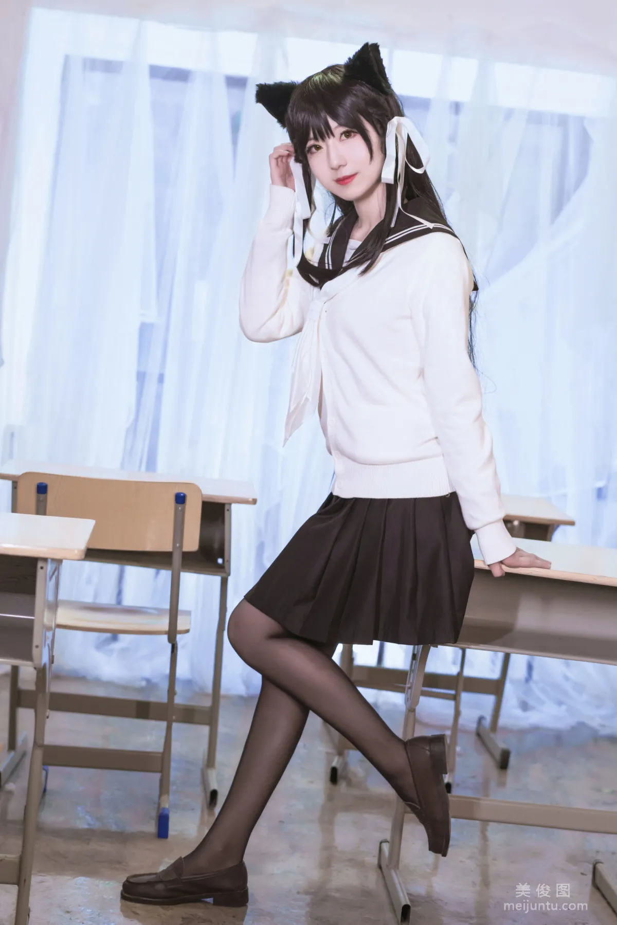[美女Coser] 弥音音ww 《爱宕校服》 写真集